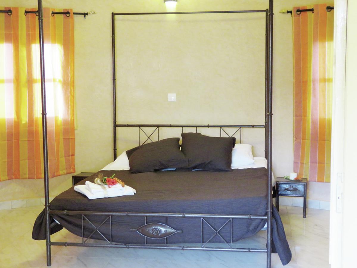 Le Lion Dort Hotell Somone Exteriör bild