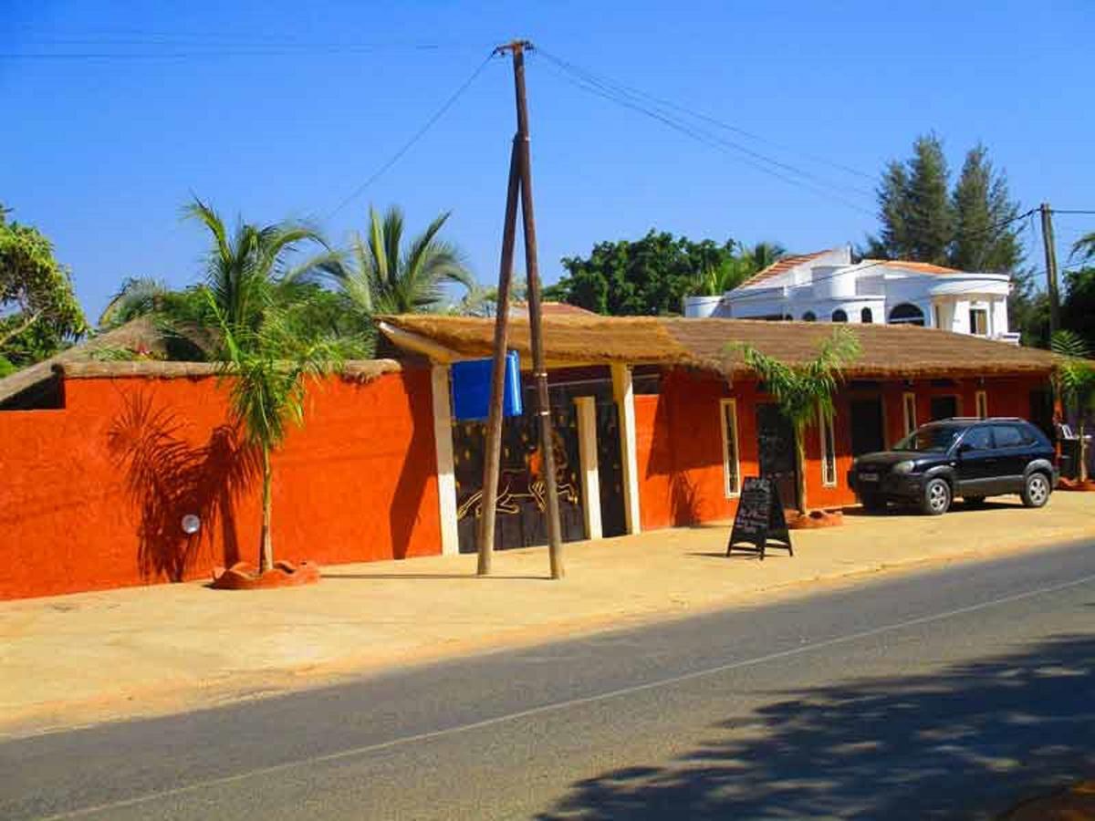 Le Lion Dort Hotell Somone Exteriör bild