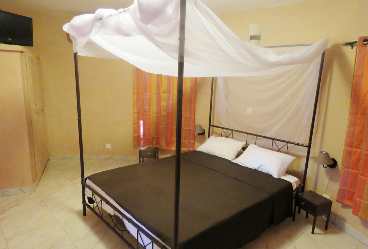 Le Lion Dort Hotell Somone Exteriör bild