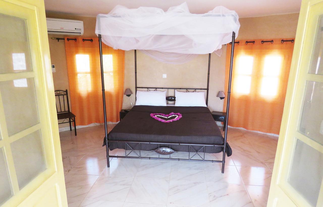 Le Lion Dort Hotell Somone Exteriör bild